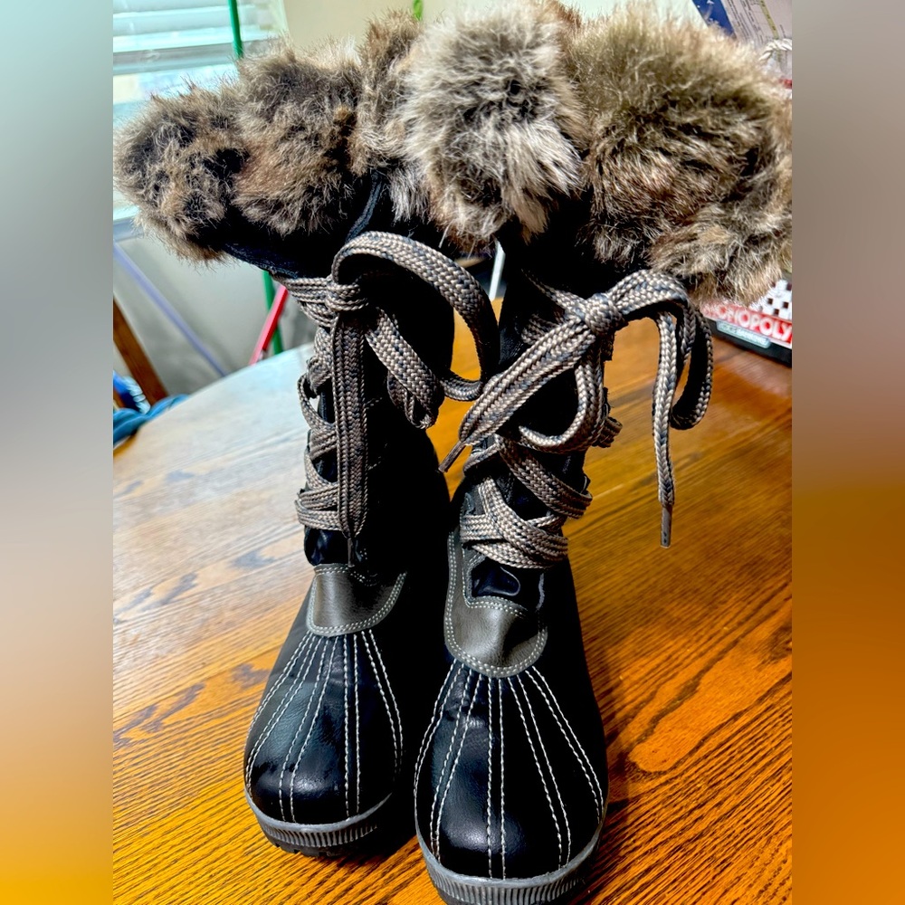 London Fog Women’s Black /Grey Fury boots calf length
Size 11